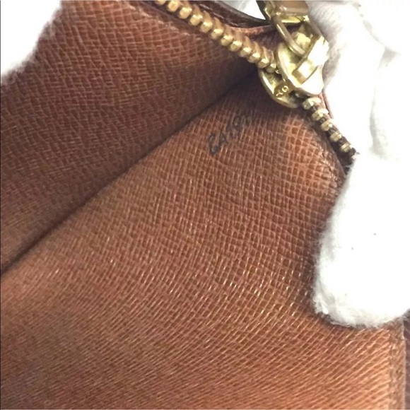 AUTHENTIC LV Sarah Wallet - Picture 4 of 8